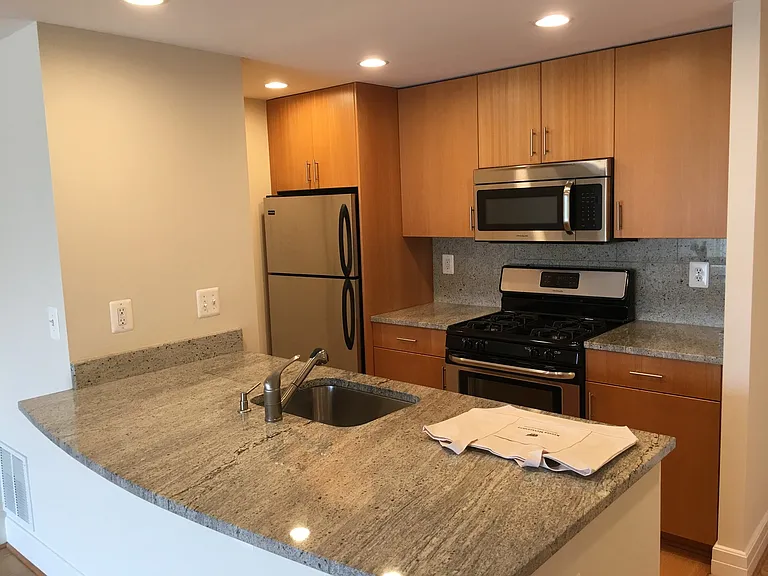 1255 New Hampshire Ave NW — Photo 206
