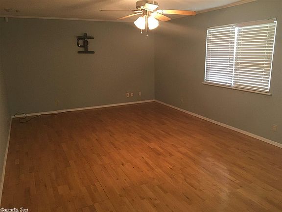 4th image of 427 Honeycutt St