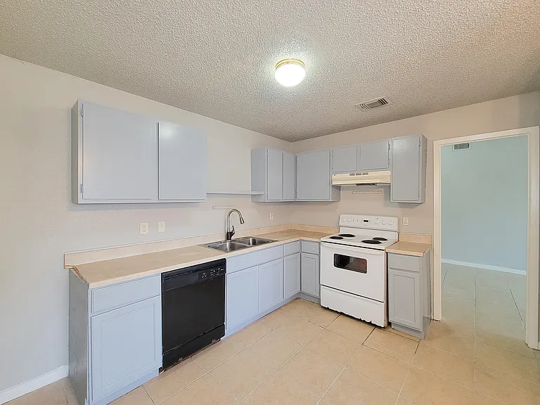 17706 Glenhagen Ct — Photo 10