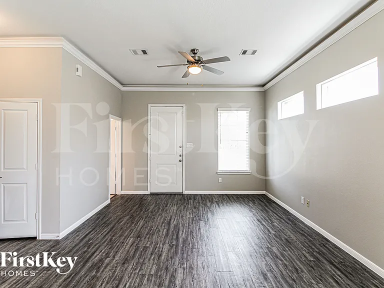 3209 Youngs Meadow Ln — Photo 4