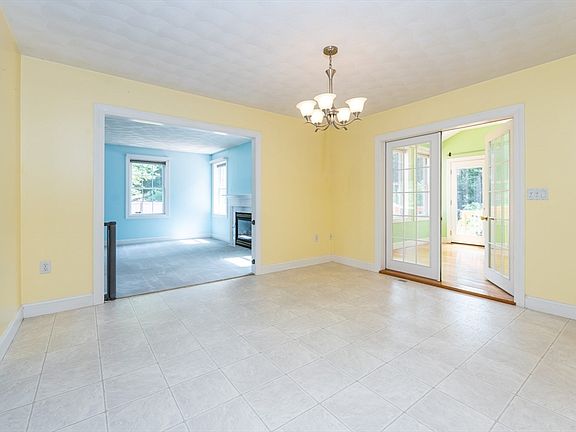 4th image of 10 Westmeadow Ln