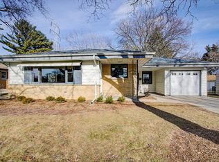5464 N Dexter Ave, Glendale, WI 53209
