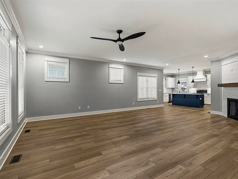 633 Village Way — Photo 12