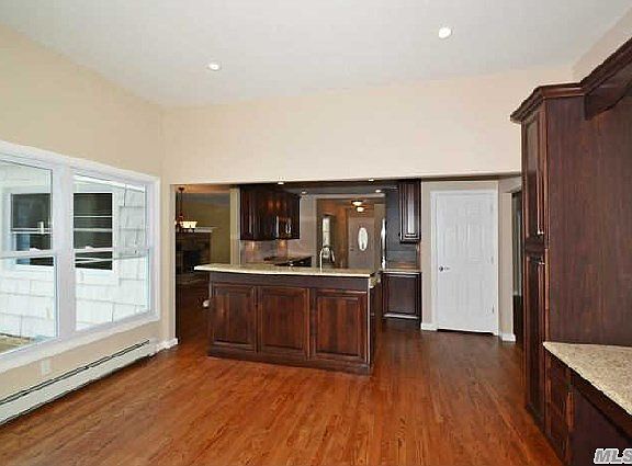 3rd image of 12 Kemswick Dr