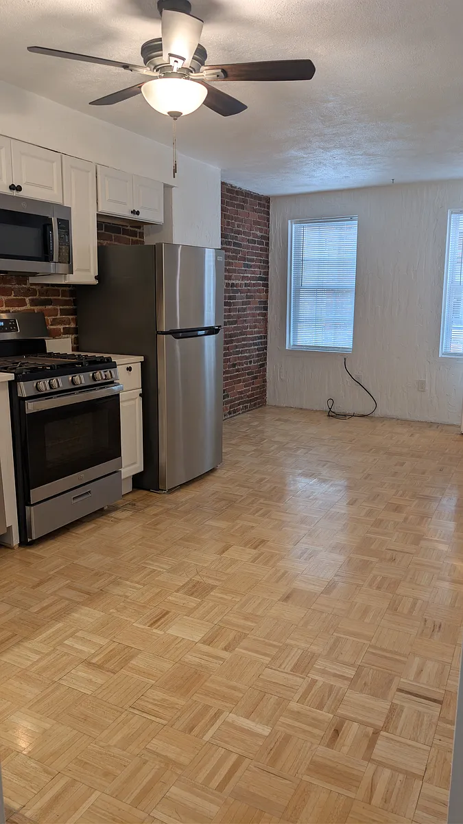 Building Photo - 23 Harris St #3