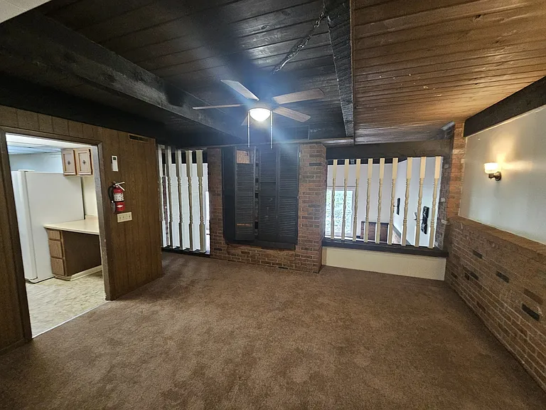 Terrace Heights Apartments — Photo 9