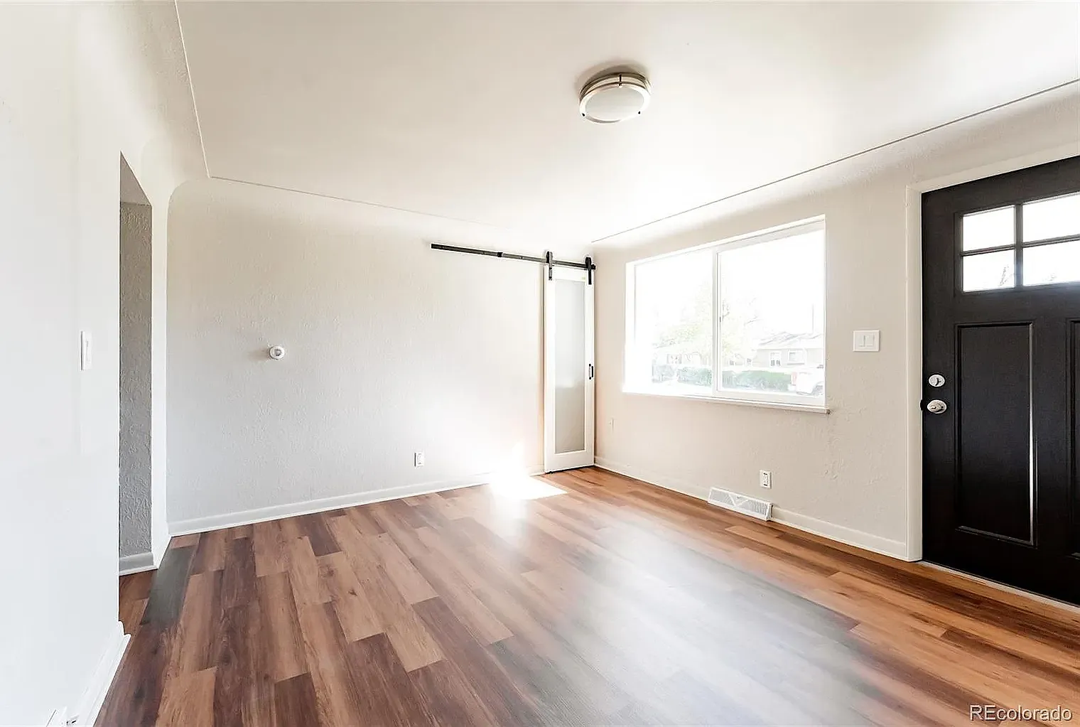 2 bed, 900 sqft, $1,800 — Photo 1