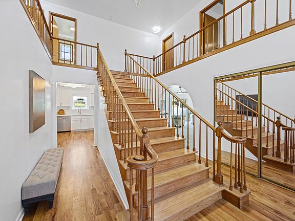 2nd image of 725 N 8th Ave