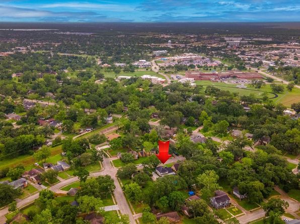 107 Wedgewood St, Lake Jackson, TX 77566
