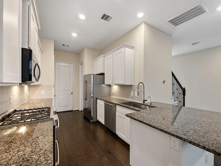 708 Ivory Manor Dr — Photo 8
