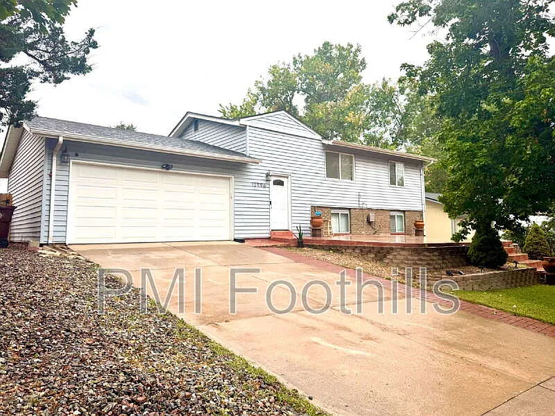 4 bed, 2.0 bath, 1688 sqft, $2,990 — Photo 2