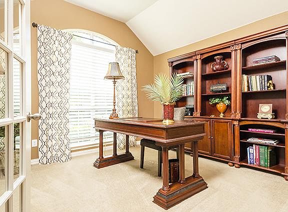 3rd image of 1033 Dayton Dr