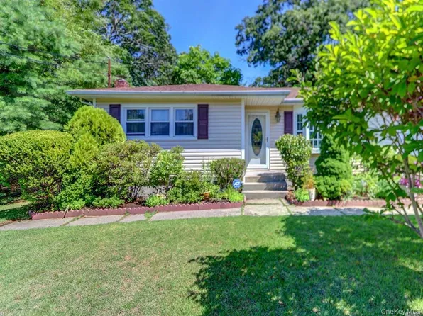 22 Teller Avenue, Coram, NY 11727