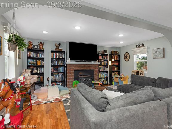 3rd image of 8950 N Fowlerville Rd