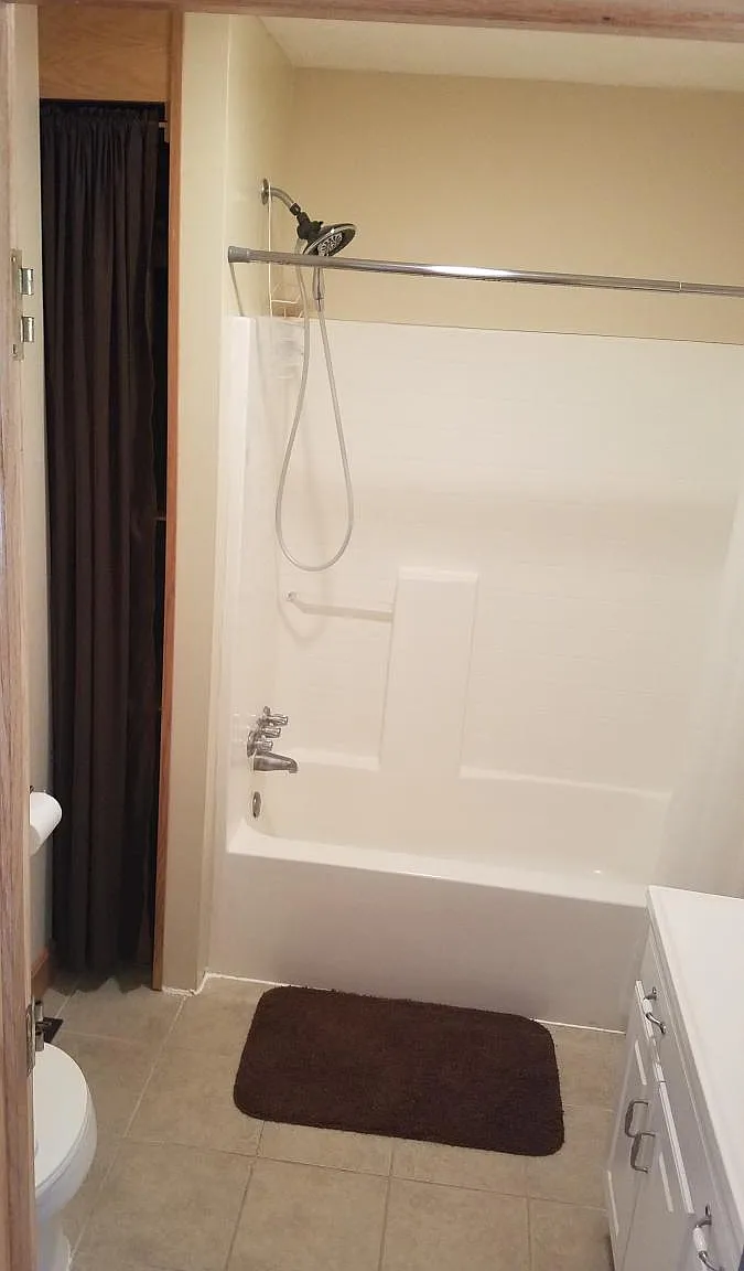 3 bed, 1200 sqft, $1,700 — Photo 2
