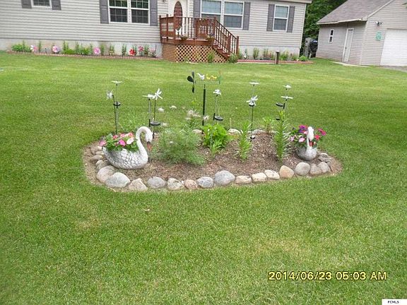 4th image of 100 Holly Ln