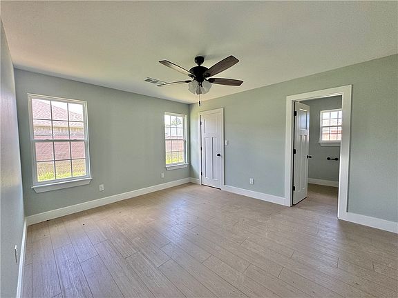 3rd image of 100 Meadow Dr