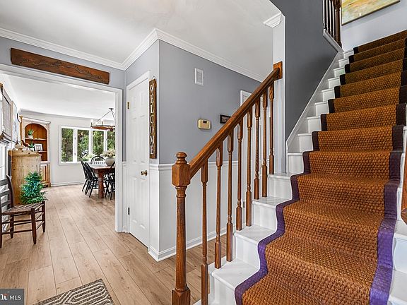 5th image of 2806 York Manor Rd