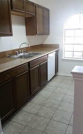 5th image of 4852 Thistledown Dr