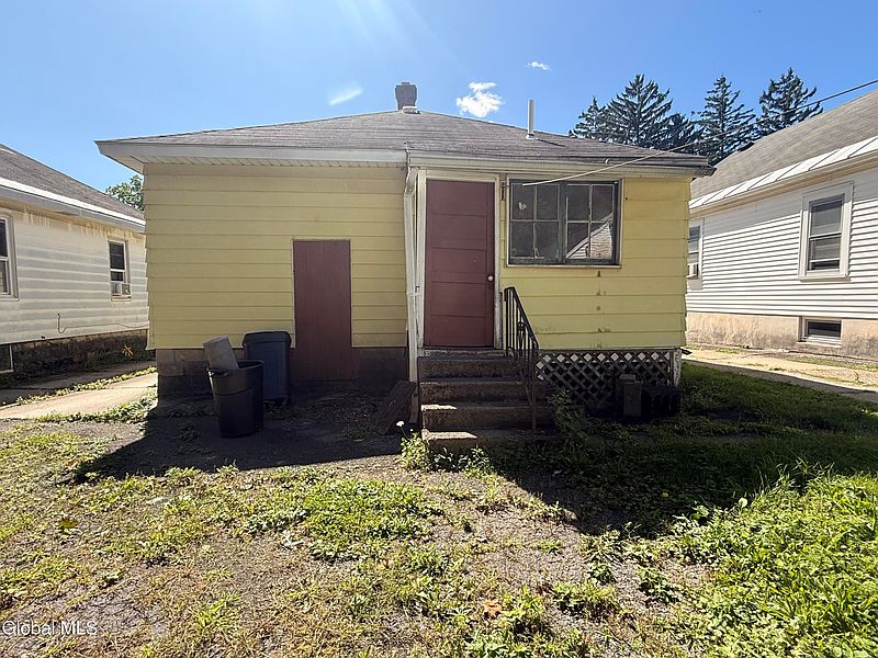 5th image of 1017 Raymond Street