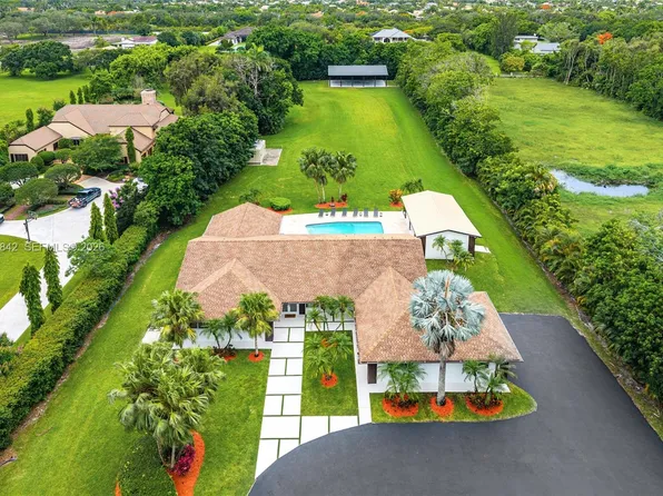 13900 Mustang Trl, Southwest Ranches, FL 33330