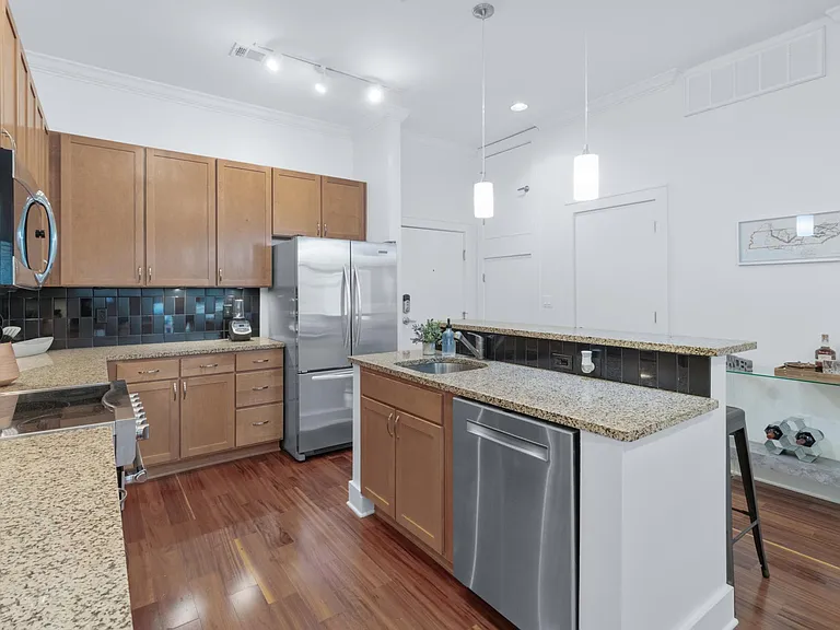 129 Walnut St #105 — Photo 16