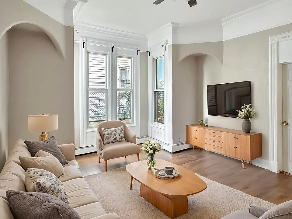 38 S 15th Ave #1