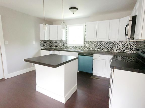 4th image of 2203 Cityview Ave