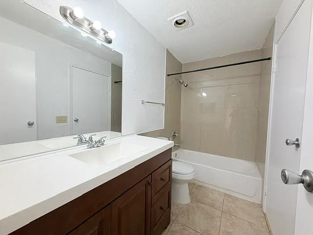 899 W Riverside Dr #611 — Photo 19
