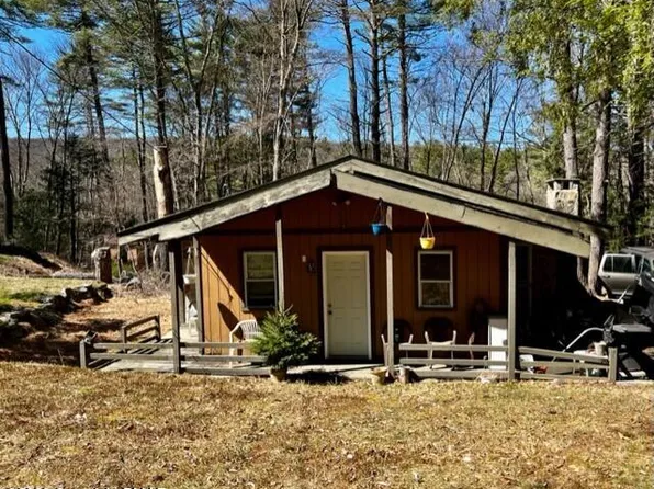 108 Mink Ln, Bushkill, PA 18324