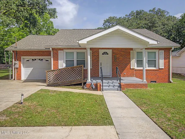 220 W Old Pass Rd, Long Beach, MS 39560