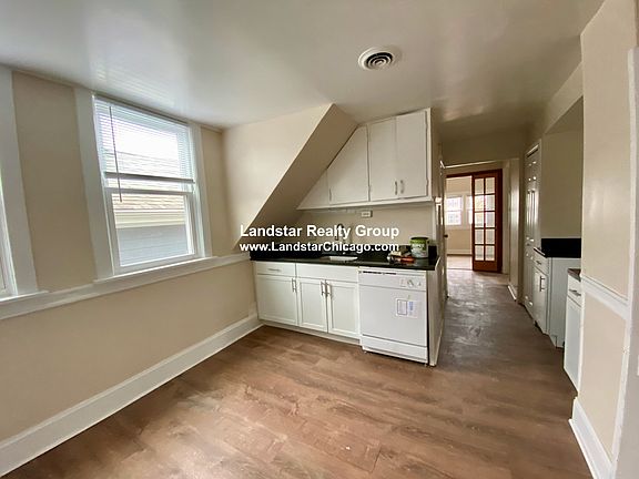 2nd image of 2416 W Belle Plaine Ave #3