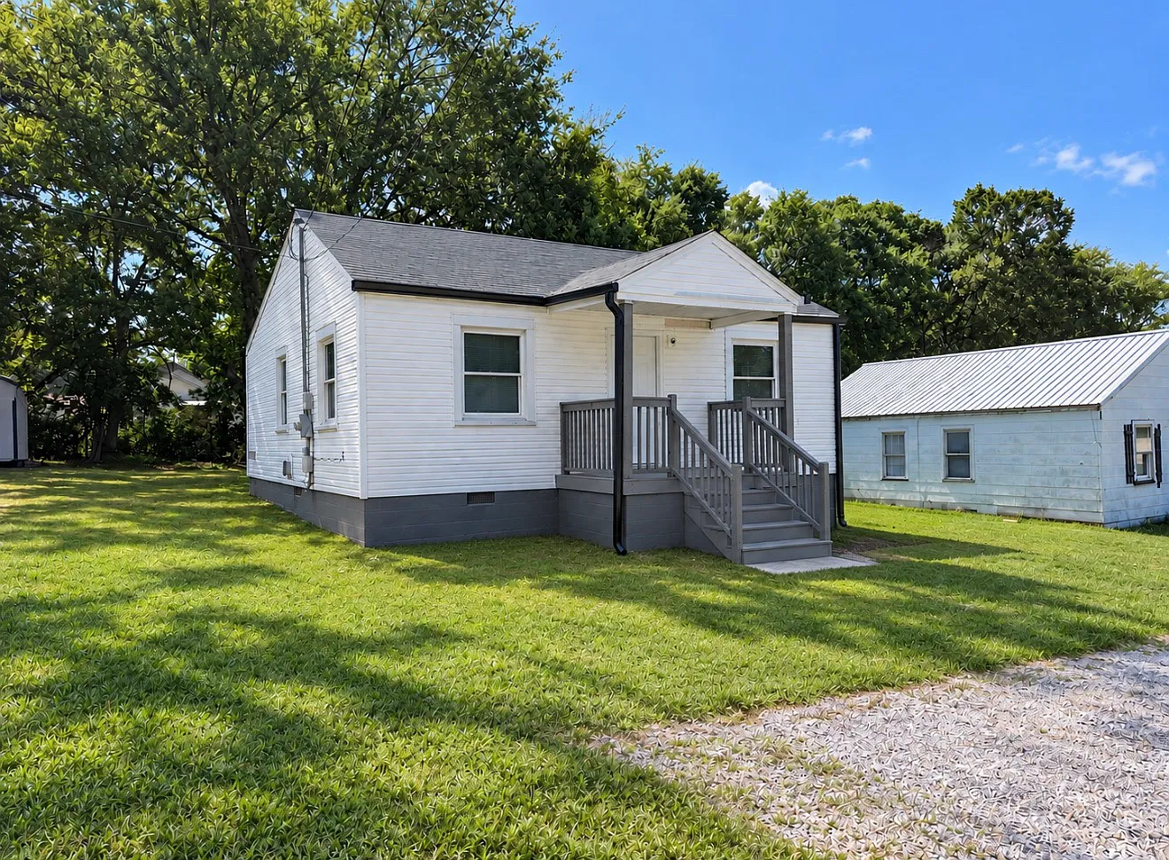 3 bed, 1050 sqft, $1,595 — Photo 1