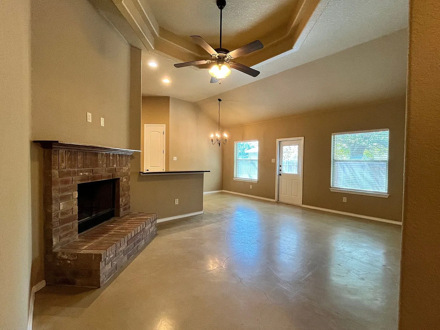 Luxury 3-bedroom, 2-bathroom Duplex in New Braunfels, TX! — Photo 2