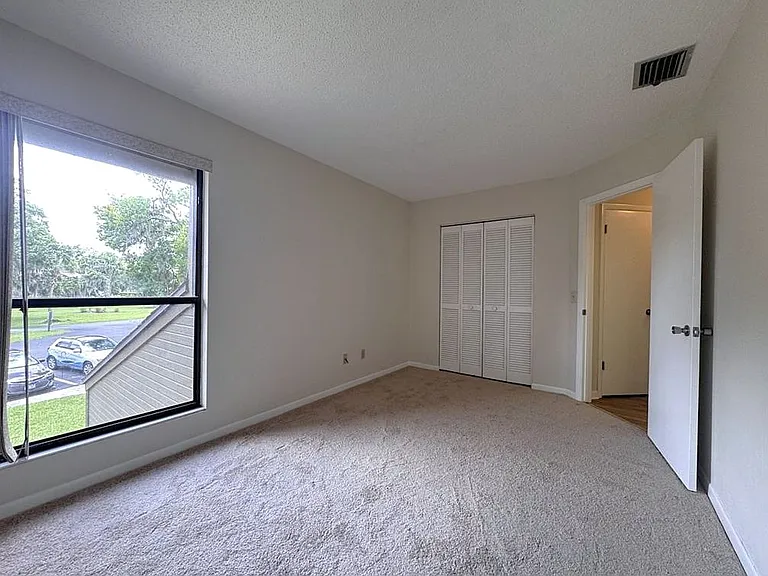 36 Oxford Ln — Photo 18