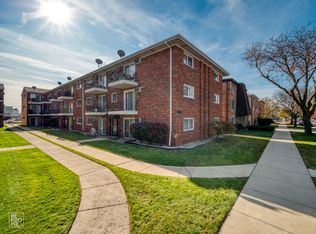 6137 W 64th Pl APT 101, Chicago, IL 60638