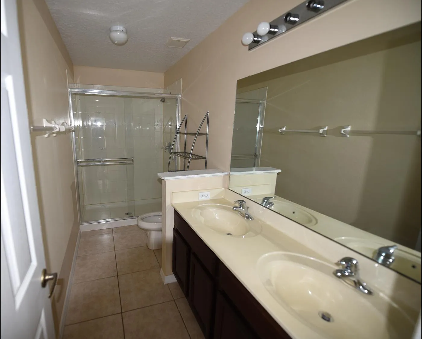 3 bed, 2.5 bath, 1480 sqft, $2,350 — Photo 4
