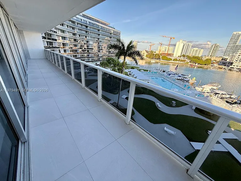 900 Bay Dr #524 — Photo 36