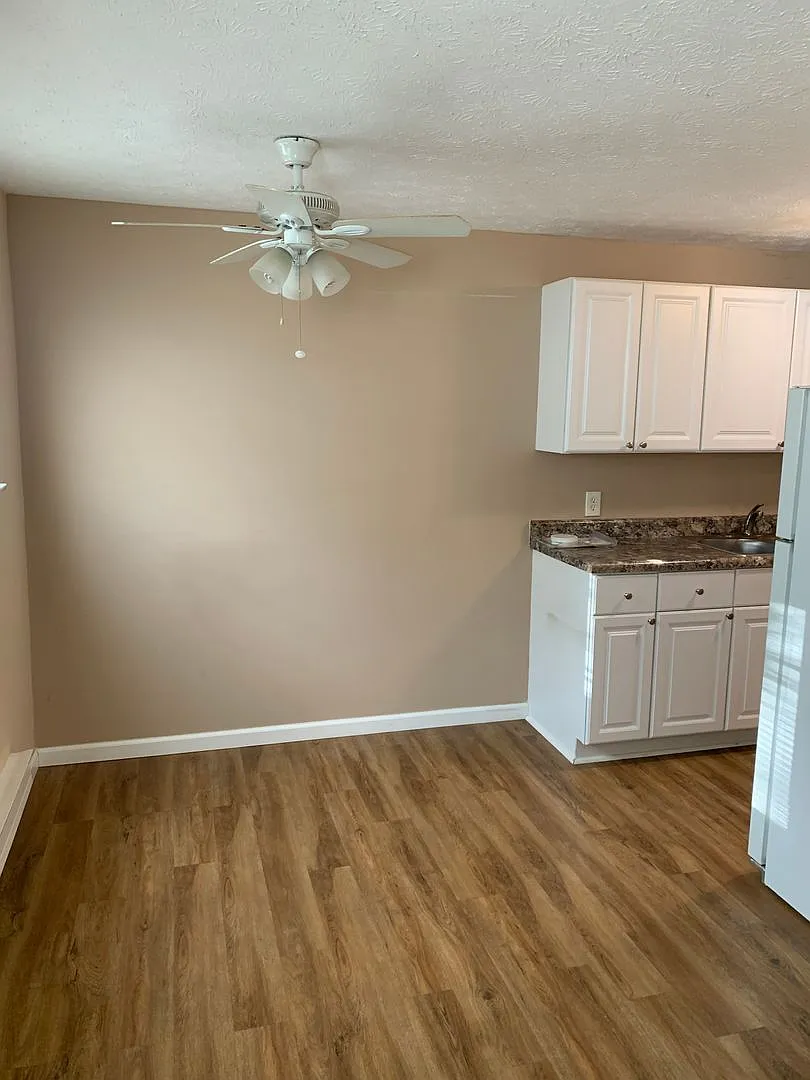 4428 Glendale — Photo 4