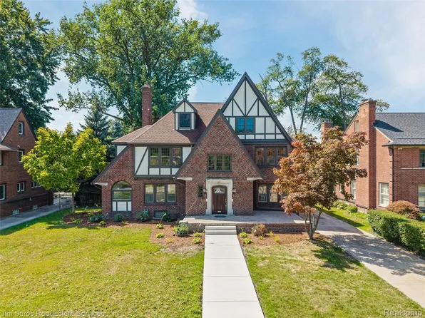 921 Berkshire Rd, Grosse Pointe Park, MI 48230