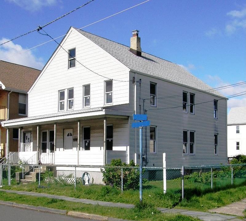 2nd image of 63 Fair St