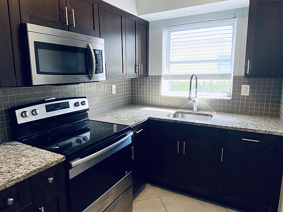 2nd image of 420 SW 1st Ct #1