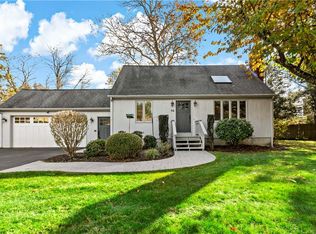 10 Coral Shell Ter, Saunderstown, RI 02874