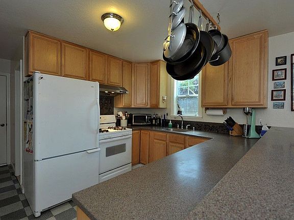 5th image of 755 Asbury St
