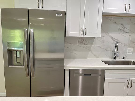 5th image of 900 Glennwood Ave NE APT 2