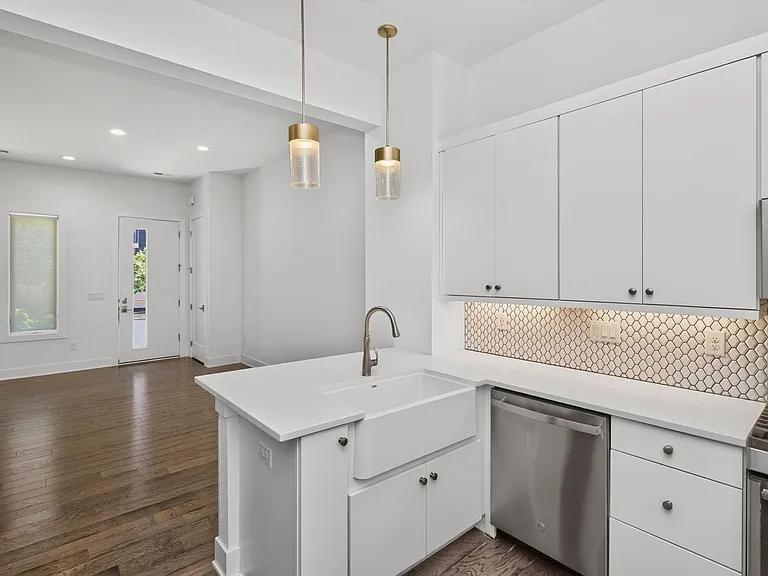 244 E Center St — Photo 14