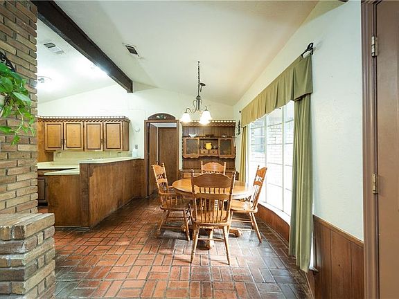 3rd image of 132 Hardwicke Ln