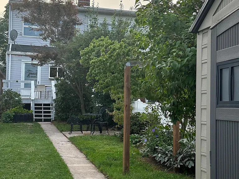 239 N Stratton St — Photo 29