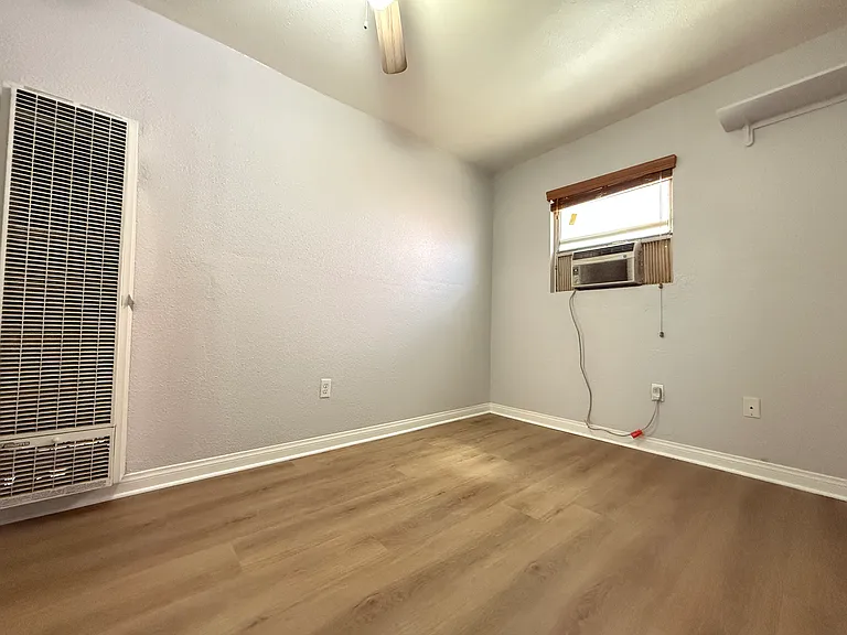 16459 Willow St — Photo 16