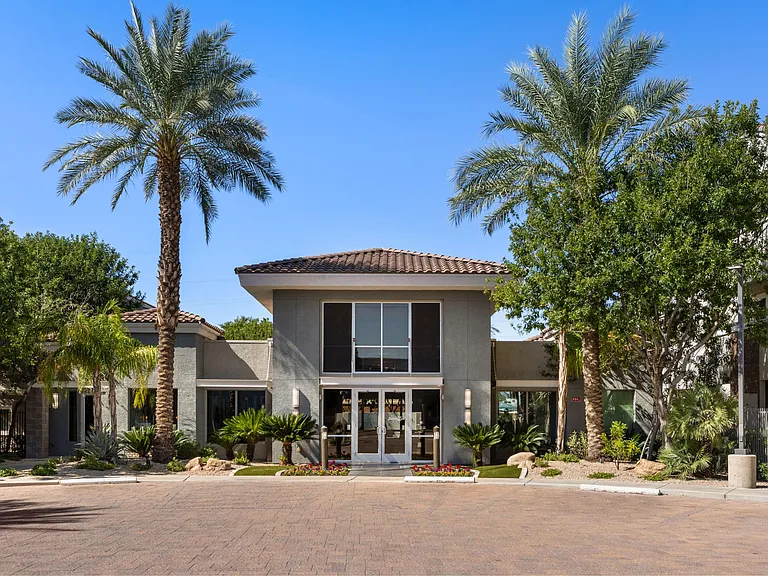 Avenue 25 — Photo 21